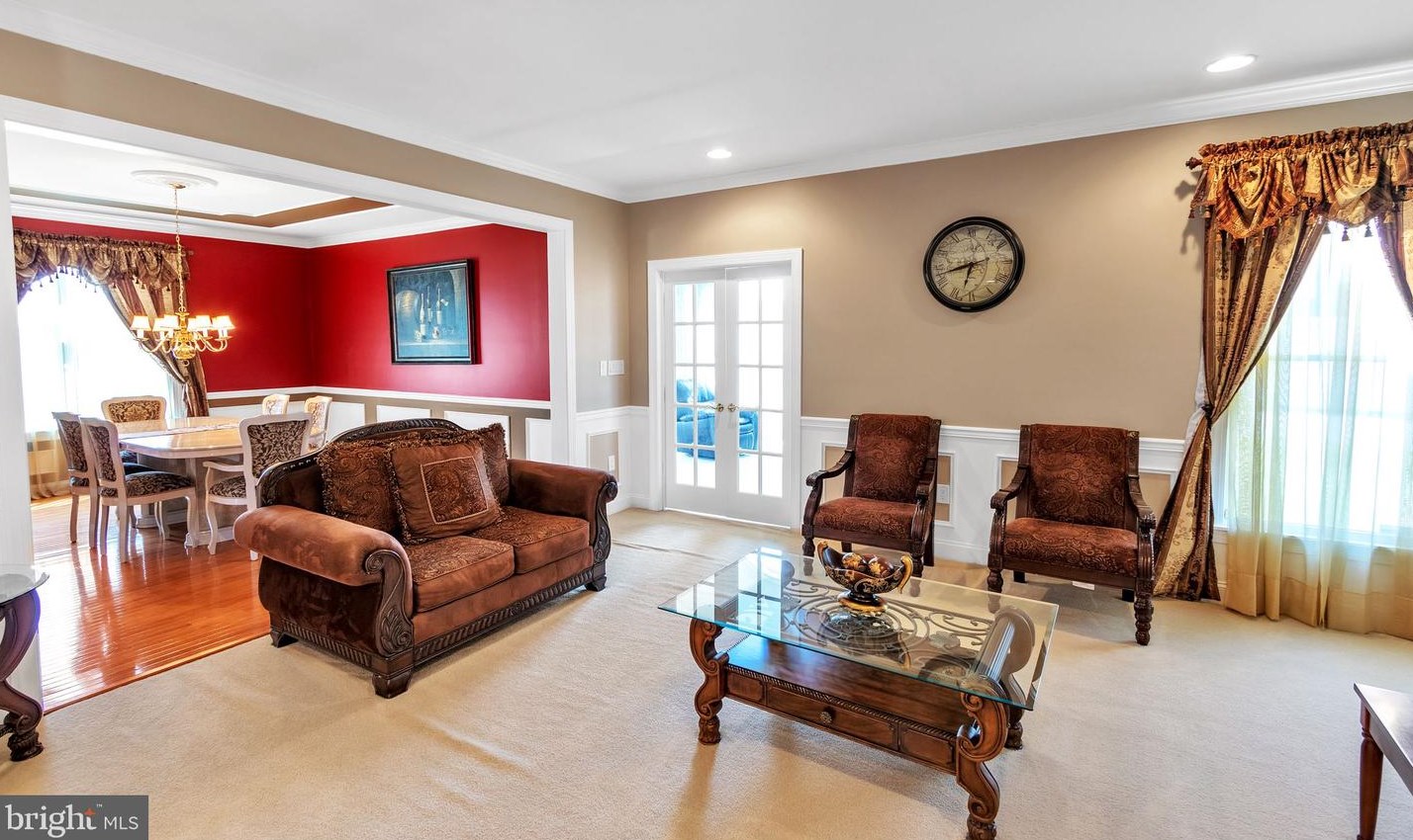 15 Linwood Dr, Monroe Twp, NJ 08831-3788
