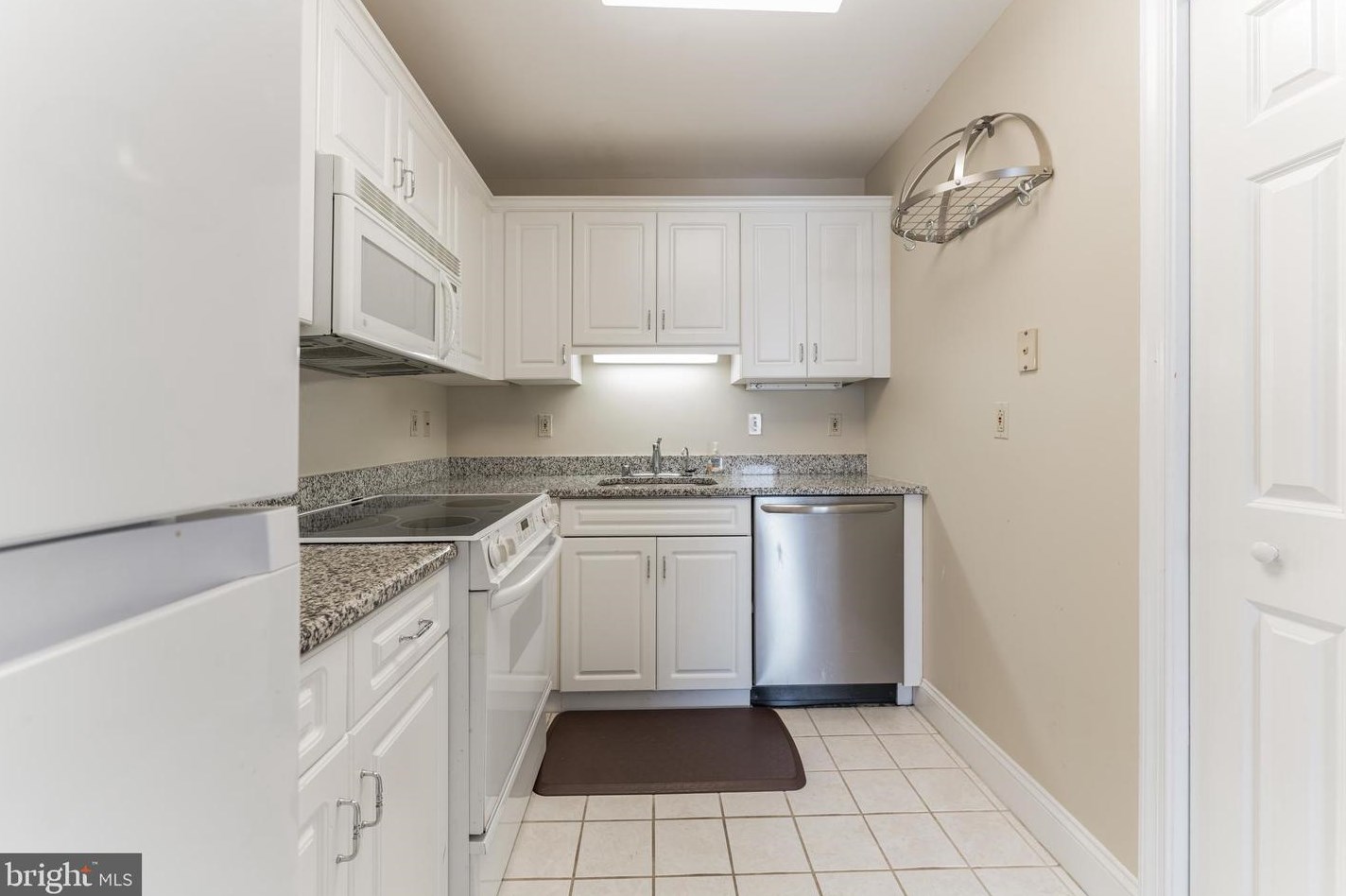 2304 Windrow Dr, Princeton NJ 08540-5020 exterior