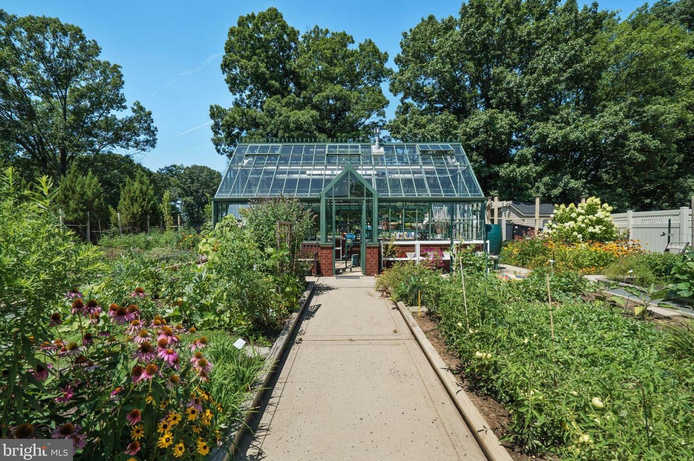 2304 Windrow Dr, Princeton NJ 08540-5020 exterior