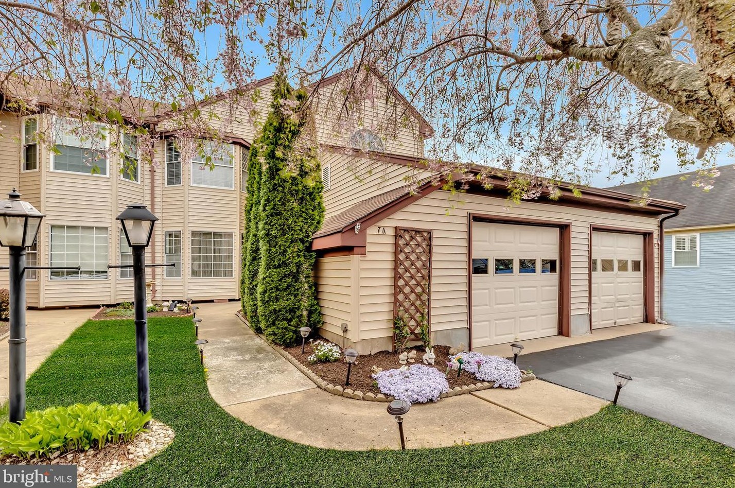 7 Daniel Webster Ave, Monroe Township, NJ 08831-4872