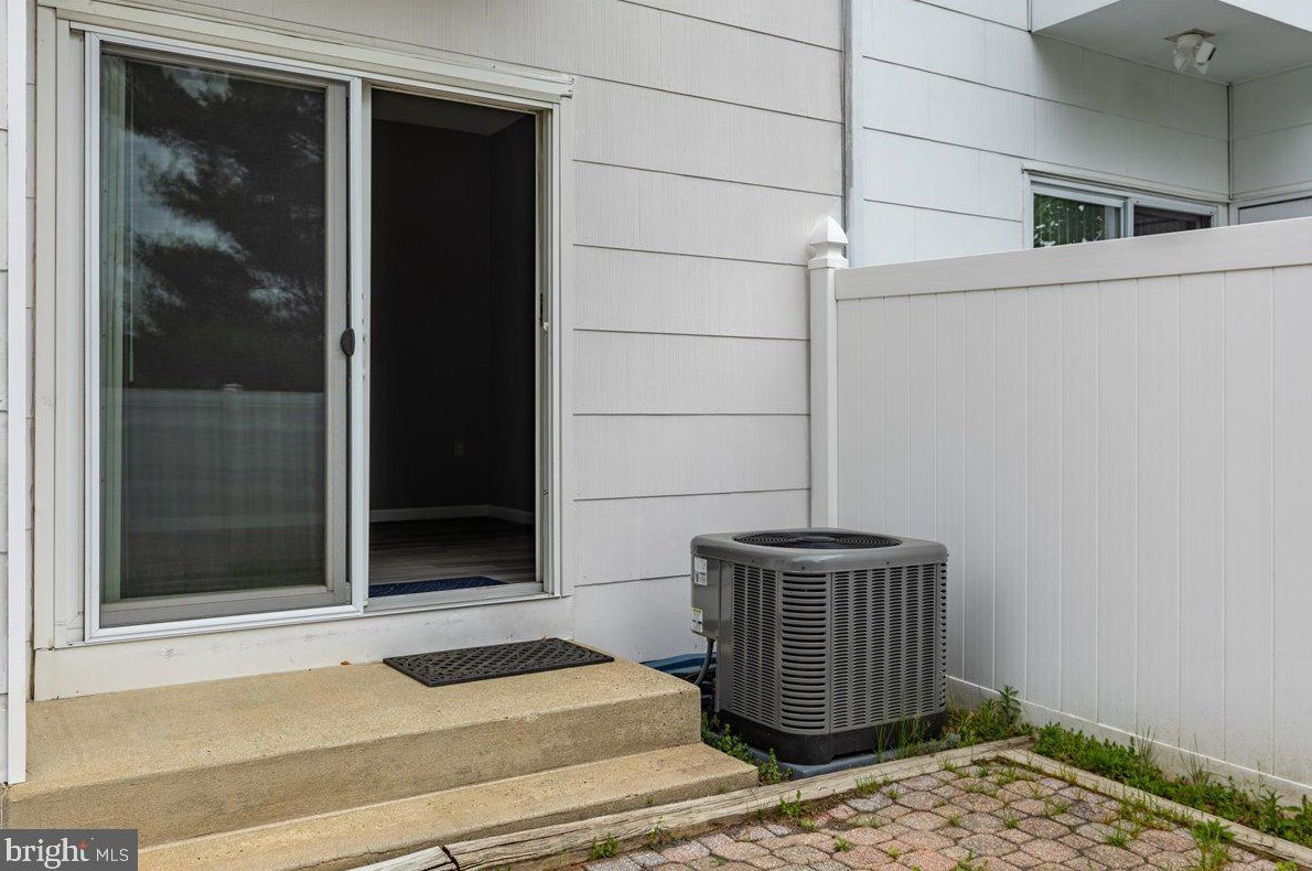 12 Miriam Ct, South Brunswick NJ 08810-1328 exterior