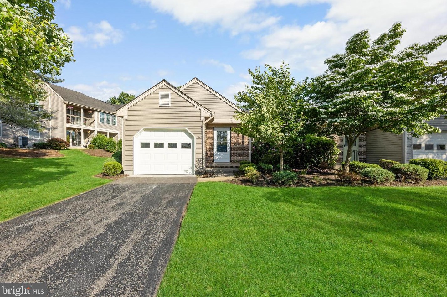 9 James Monroe Dr, Monroe Twp, NJ 08831-5446
