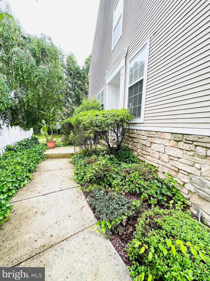 1806 Dahlia Cir, South Brunswick, NJ 08810-1476
