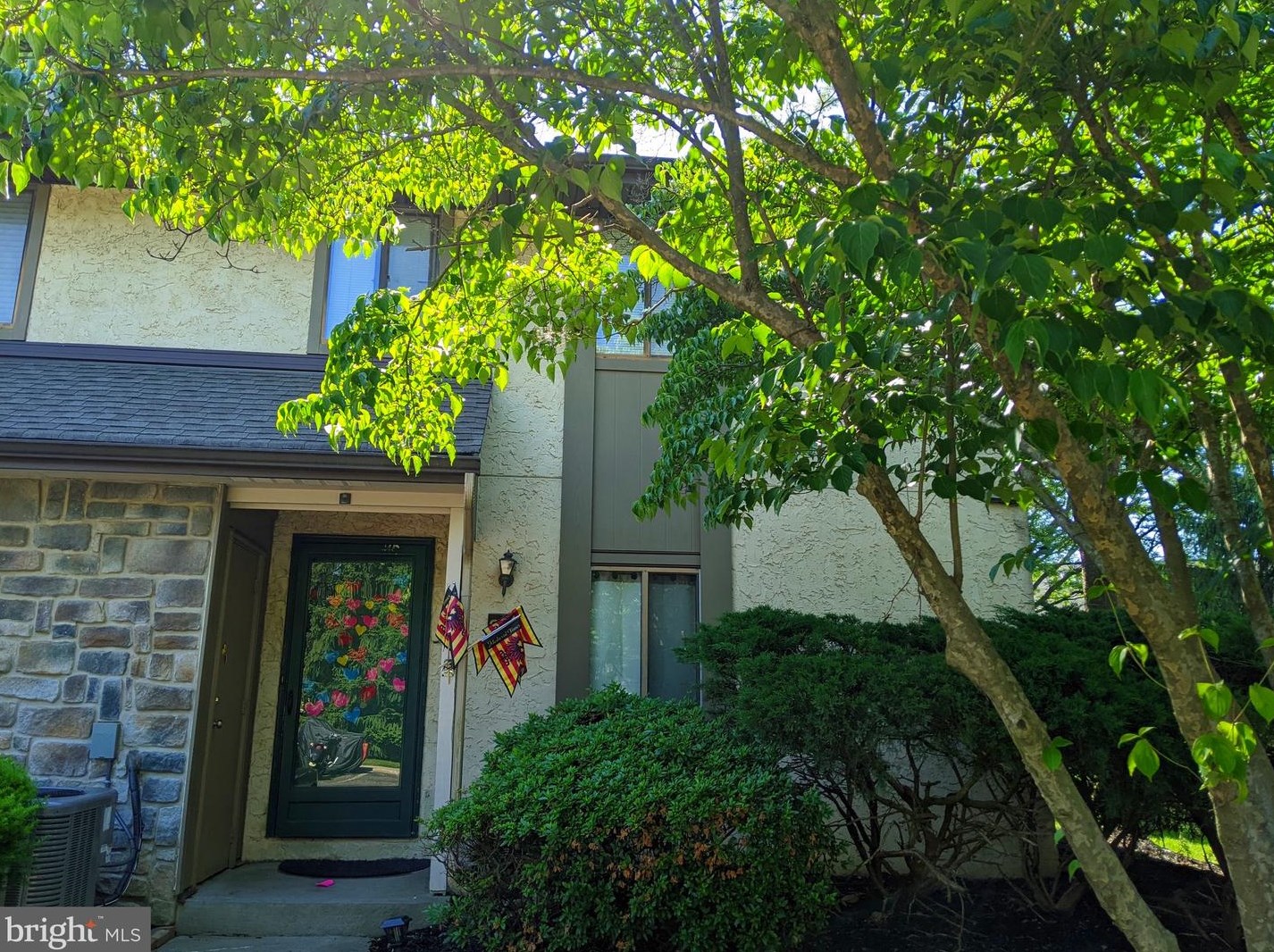 268 Hampshire Dr, Plainsboro NJ  08536-4320 exterior