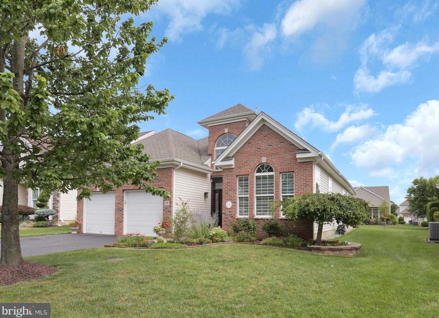 11 Nottingham Ct, Monroe Twp, NJ 08831