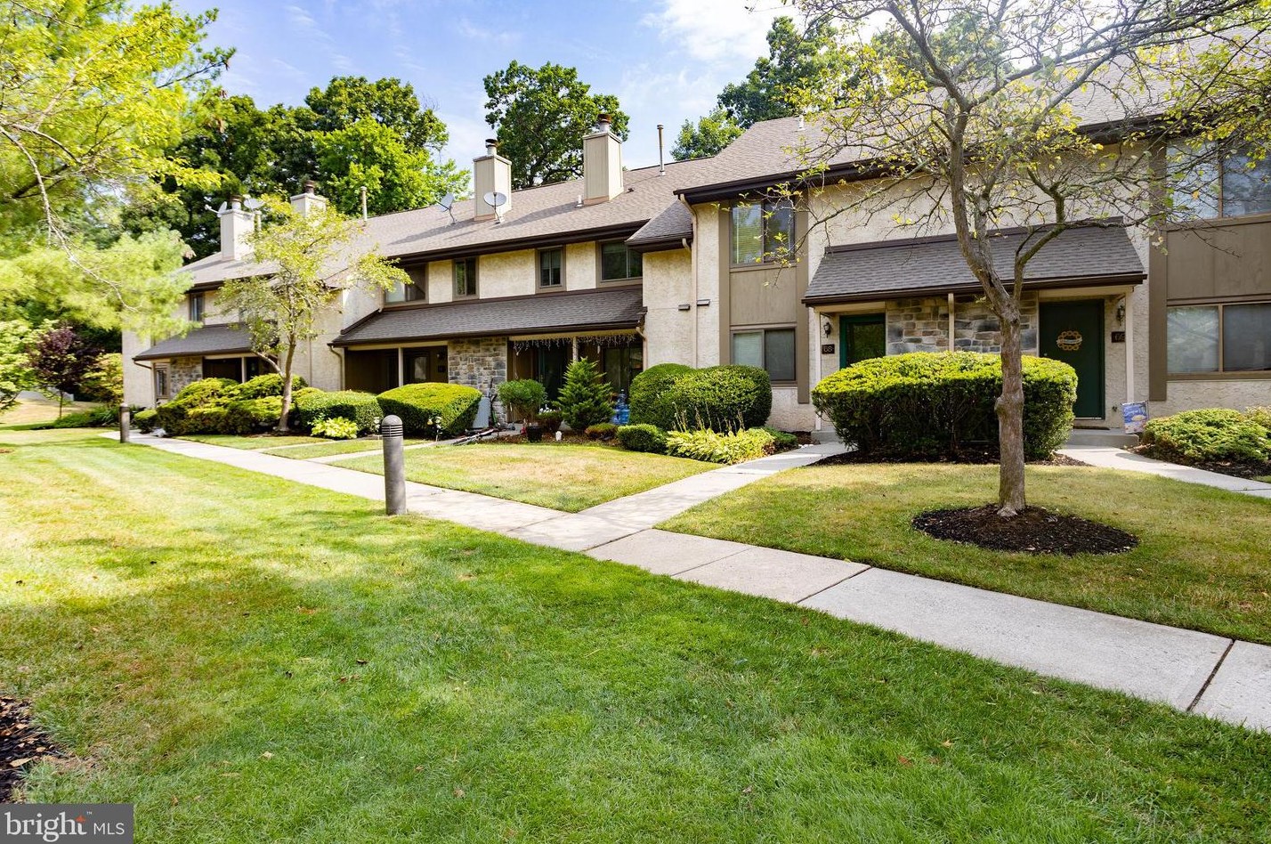 68 Hampshire Dr, Plainsboro, NJ 08536