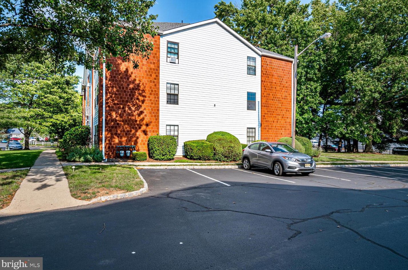 53 Boulder Dr, Edison, NJ 08817