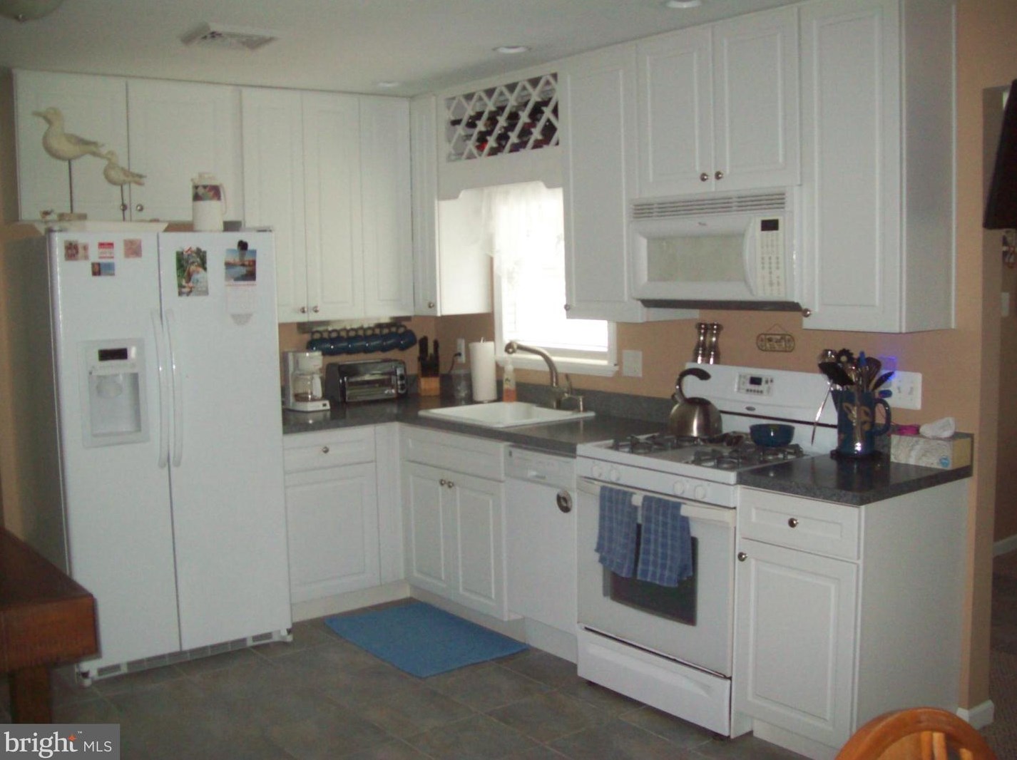 12 Hudson Dr, Tuckerton, NJ 08087-1122