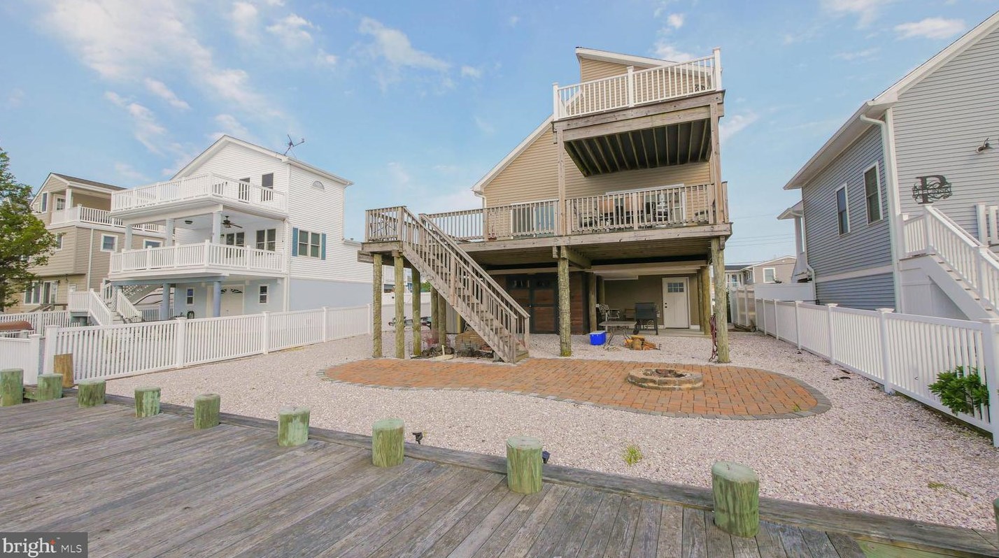 52 Spinnaker Dr, Tuckerton, NJ 08087-1524