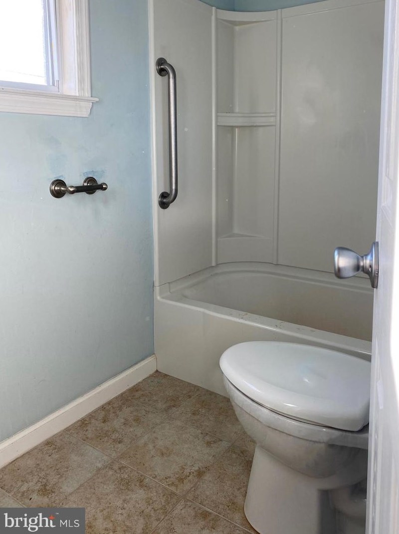 1064 Radio Rd, Tuckerton NJ  08087-1517 exterior