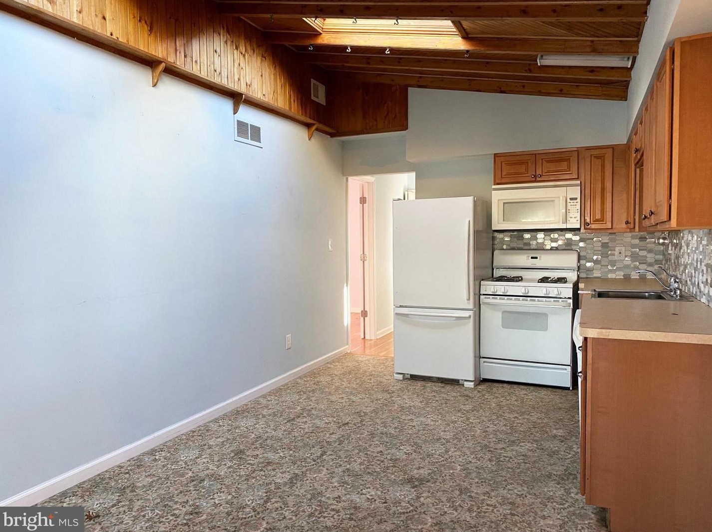 1064 Radio Rd, Tuckerton NJ  08087-1517 exterior