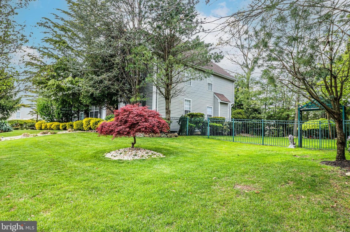 1438 Oakwood Hollow Ln, Toms River, NJ 08755-2200