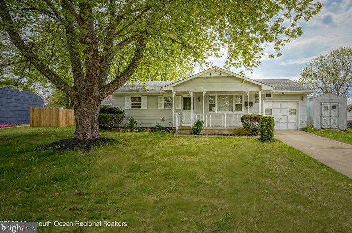 6 Eagle Lake Dr, Tuckerton, NJ 08087