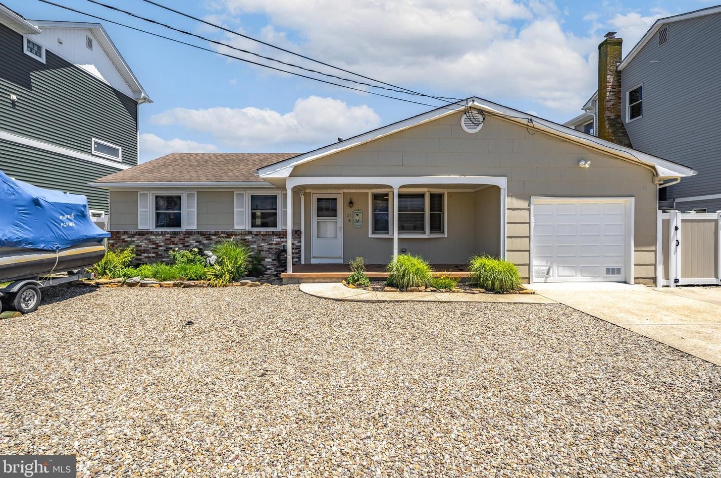 21 Kansas Rd, Tuckerton, NJ 08087-1005