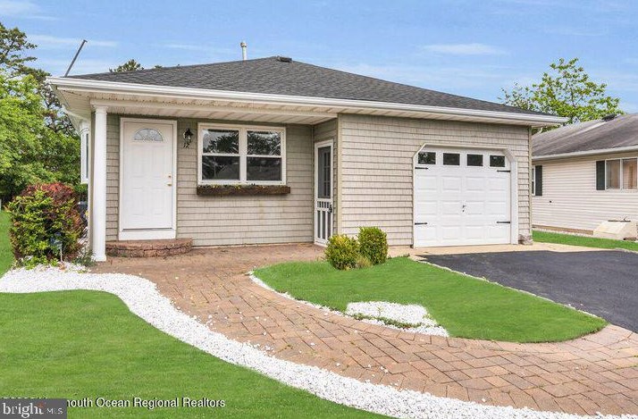 12 Biabou Dr, Toms River, NJ 08757-3733