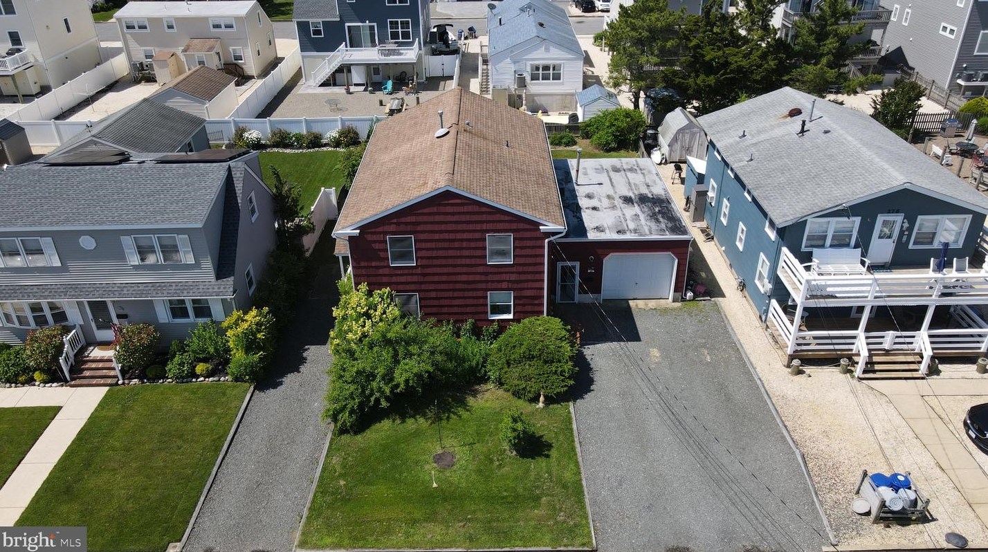 270 W 16th St, Long Beach Township, NJ 08008