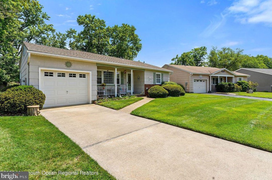10 Down Ct, Toms River, NJ 08757-4324