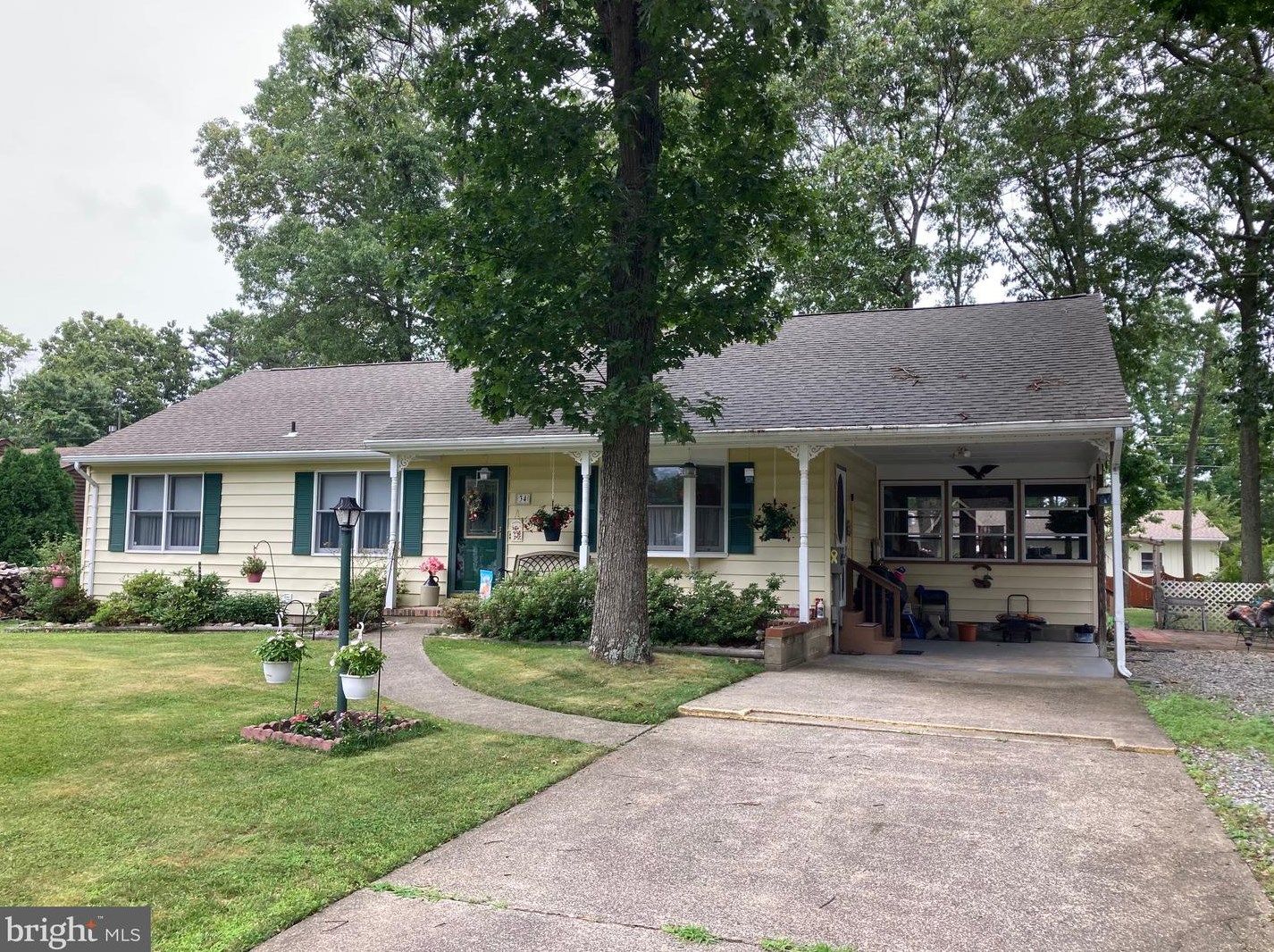 34 Mayflower Dr, Tuckerton, NJ 08087-9640
