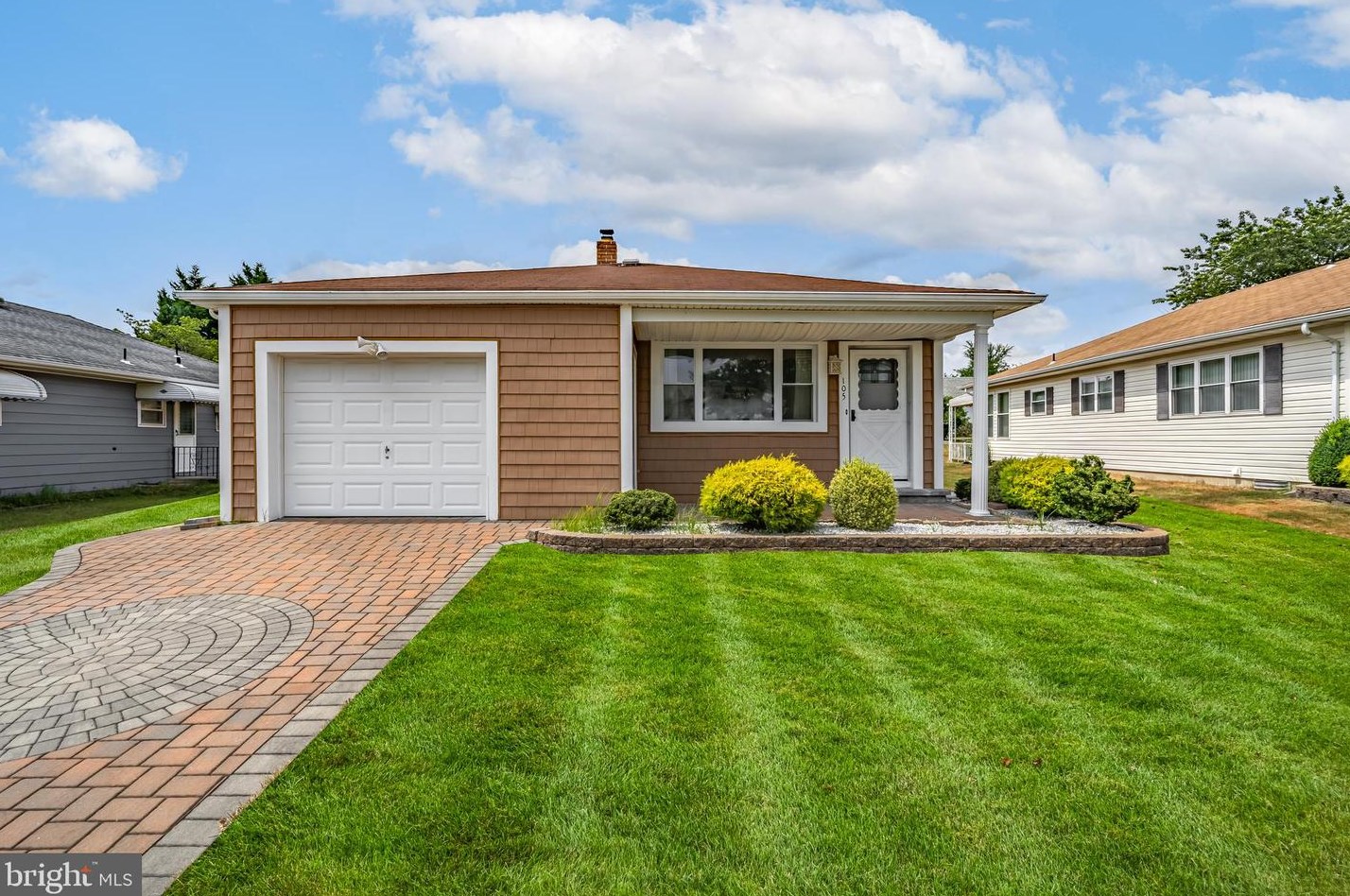 105 Port Royal Dr, Toms River, NJ 08757-3906