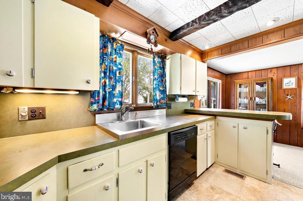 2214 Beach Ave, Long Beach Township NJ  08008-2450 exterior