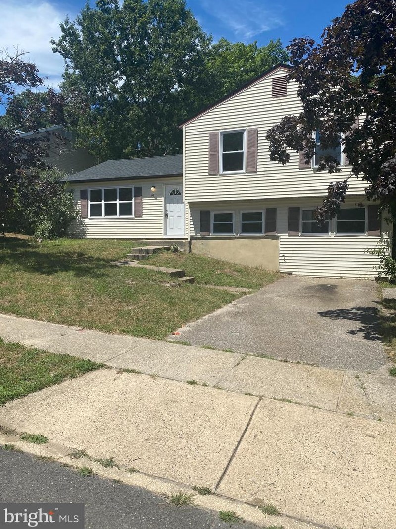 66 Bowline St, Barnegat Township, NJ 08005-1650