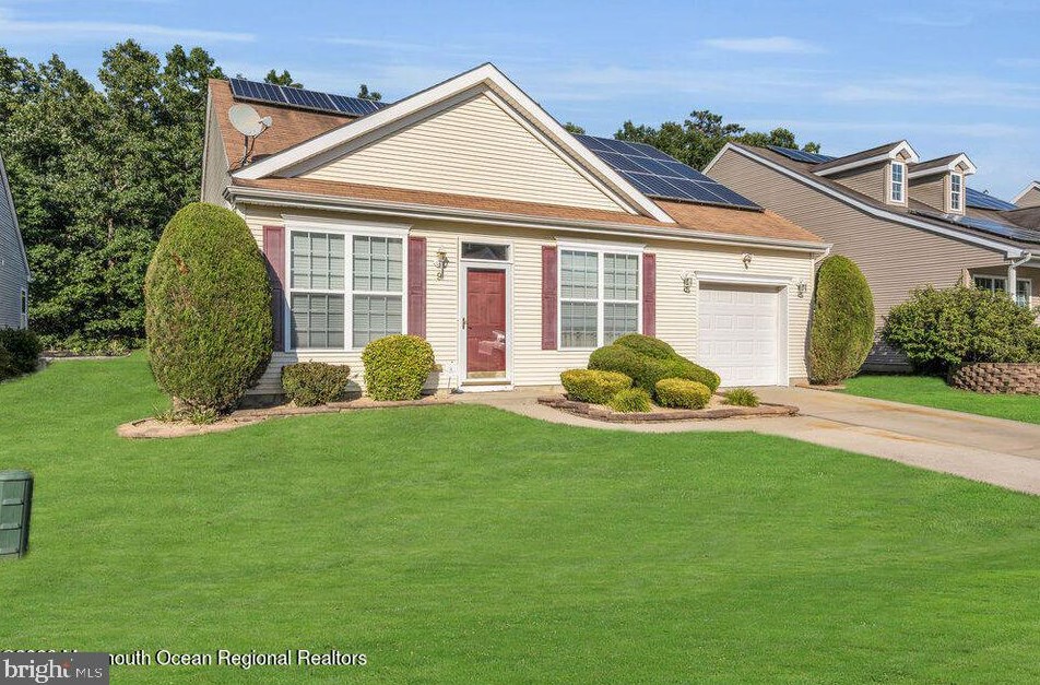 9 Marigold Ln, Tuckerton, NJ 08087