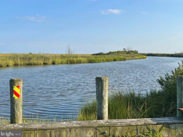 61 Admiral Dr, Tuckerton, NJ 08087-2802
