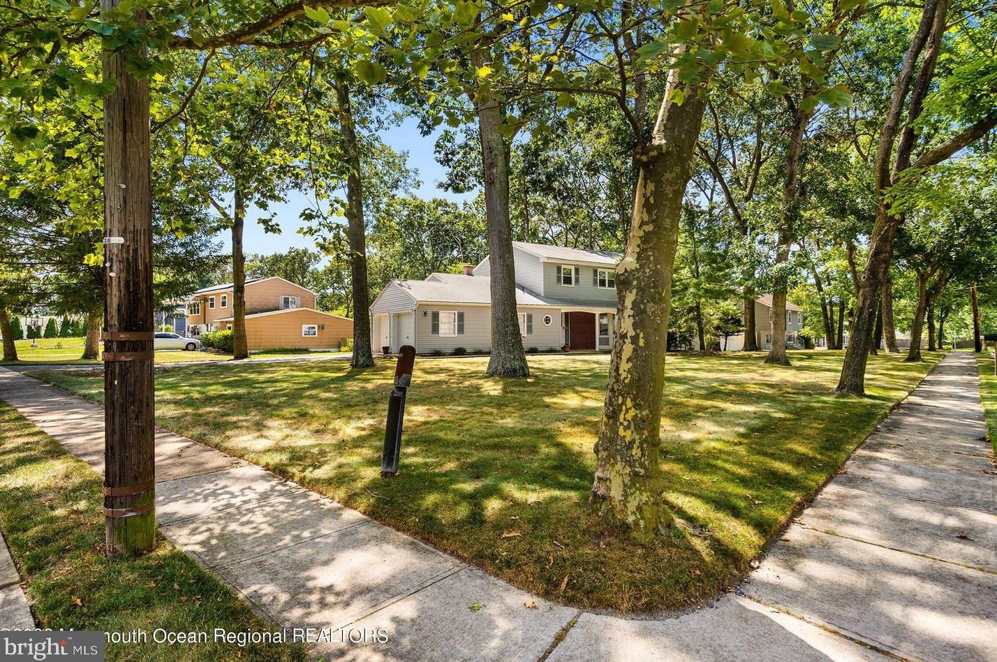 1073 Wake Forest Dr, Toms River, NJ 08753-3036