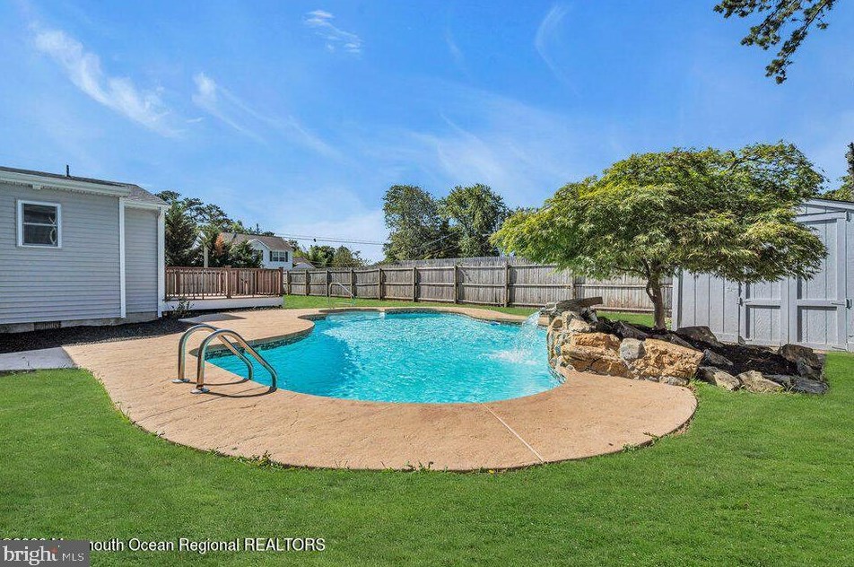 801 Middlesex St, Toms River NJ 08757-2521 exterior