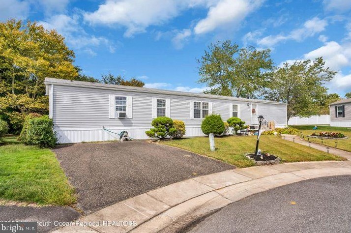 916 Peaceful Way, Toms River NJ  08755-1194 exterior