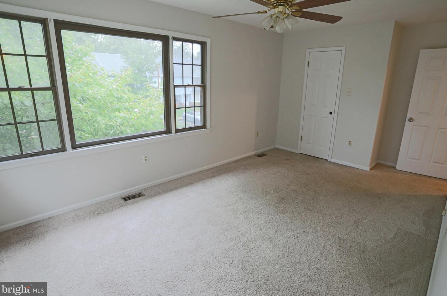 15 Cohanzick Ct, Tuckerton NJ  08087-3019 exterior