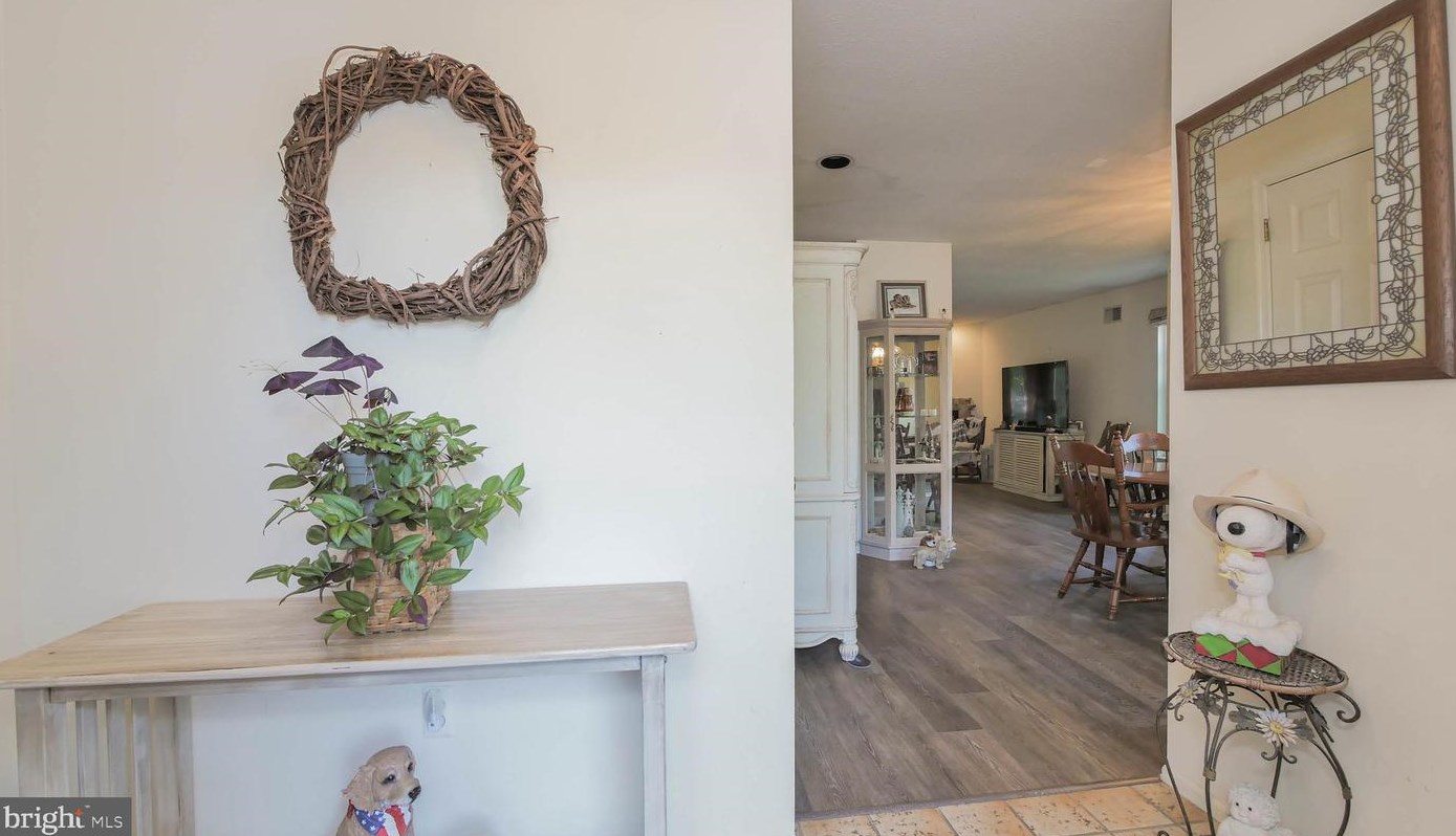 327 Lexington Dr, Tuckerton, NJ 08087-1325