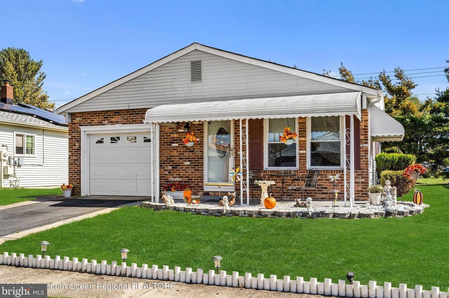 99 Cabrillo Blvd, Toms River, NJ 08757-5703