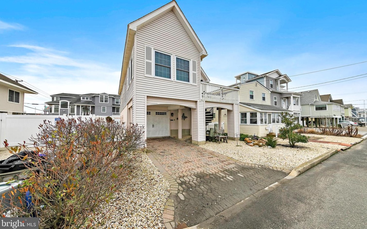 102 W 26th St, Long Beach Township, NJ 08008