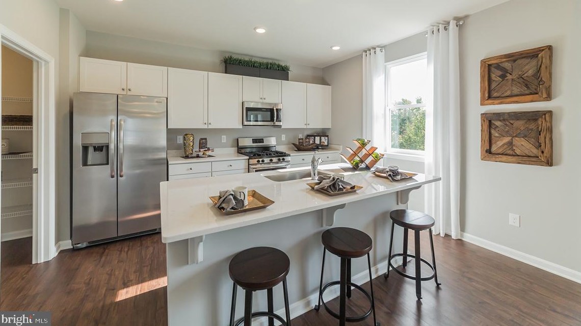 14 5th St, Barnegat Township, NJ 08005-1217