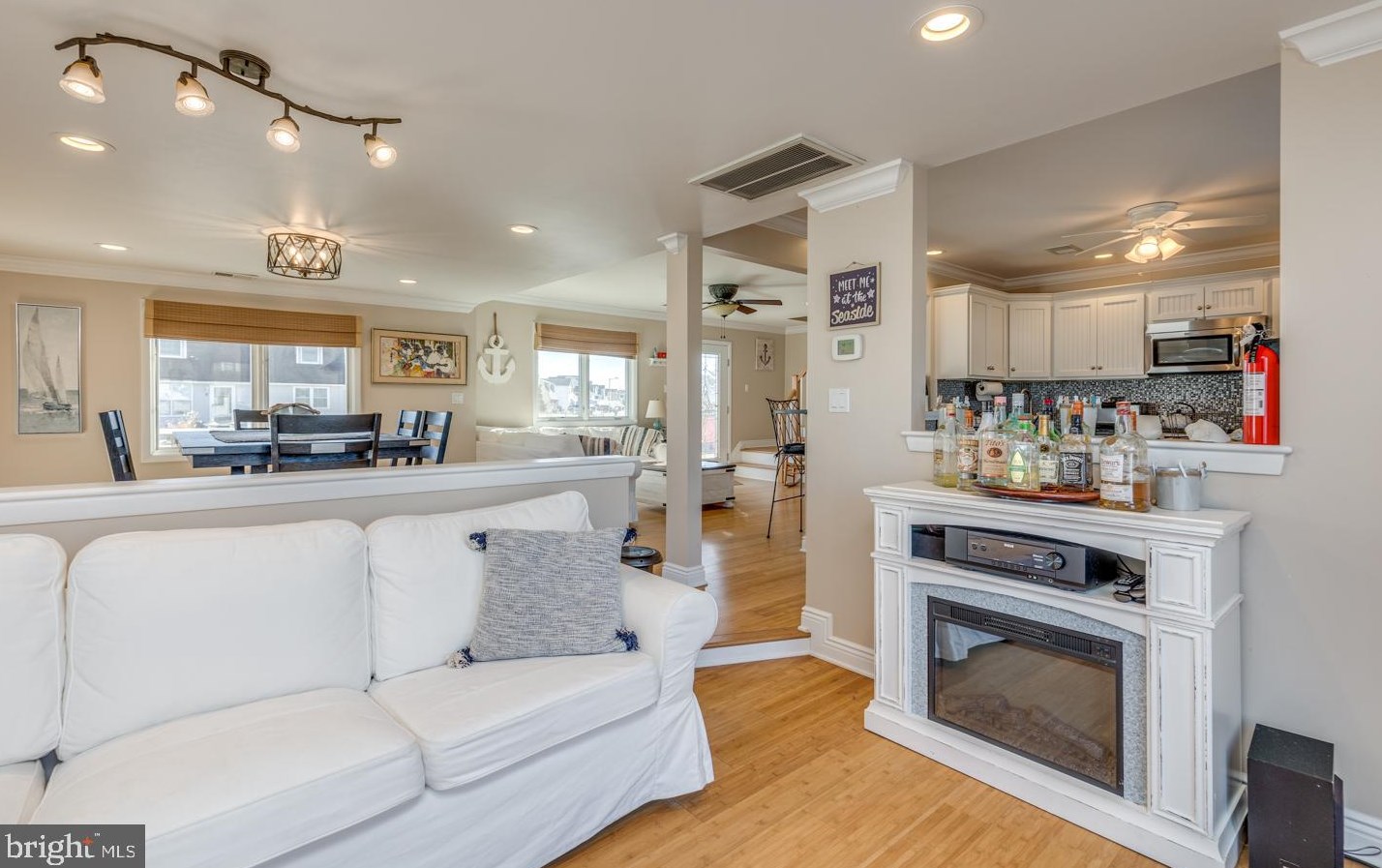 10 Kentucky Dr, Tuckerton NJ  08087-1035 exterior