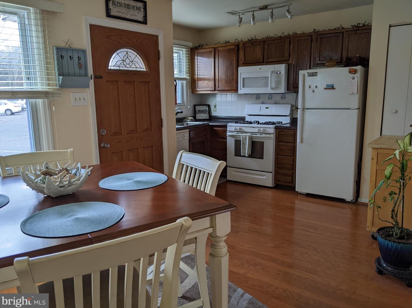 7 Pin Oak Ln, Tuckerton, NJ 08087