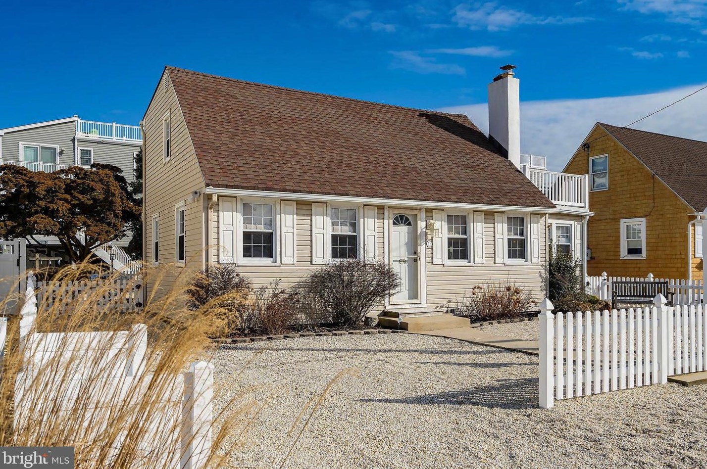 11 E Bayberry Dr, Long Beach Township, NJ 08008