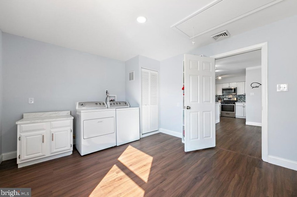 403 5th St, Waretown NJ  08758-2917 exterior