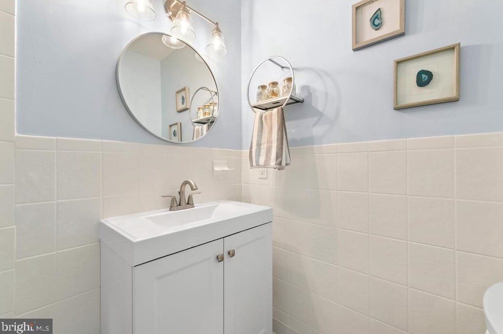 403 5th St, Waretown NJ  08758-2917 exterior