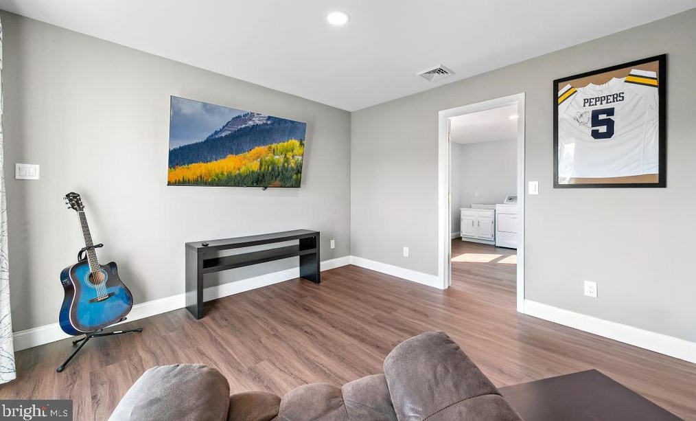 403 5th St, Waretown NJ  08758-2917 exterior