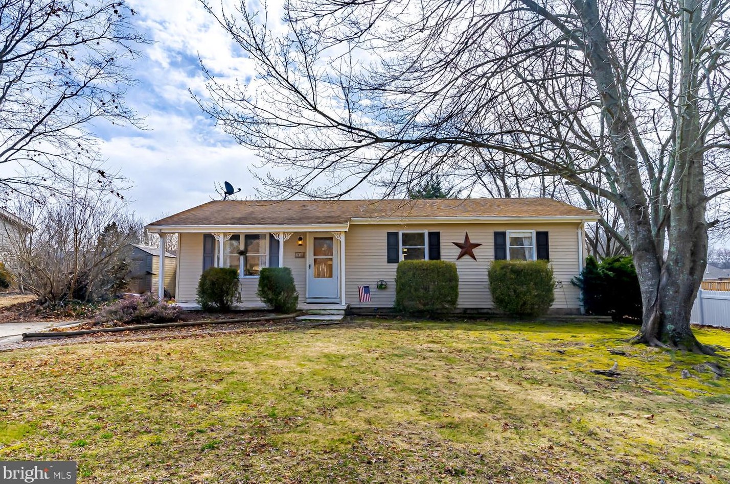 206 Allen St, Tuckerton, NJ 08087-2204