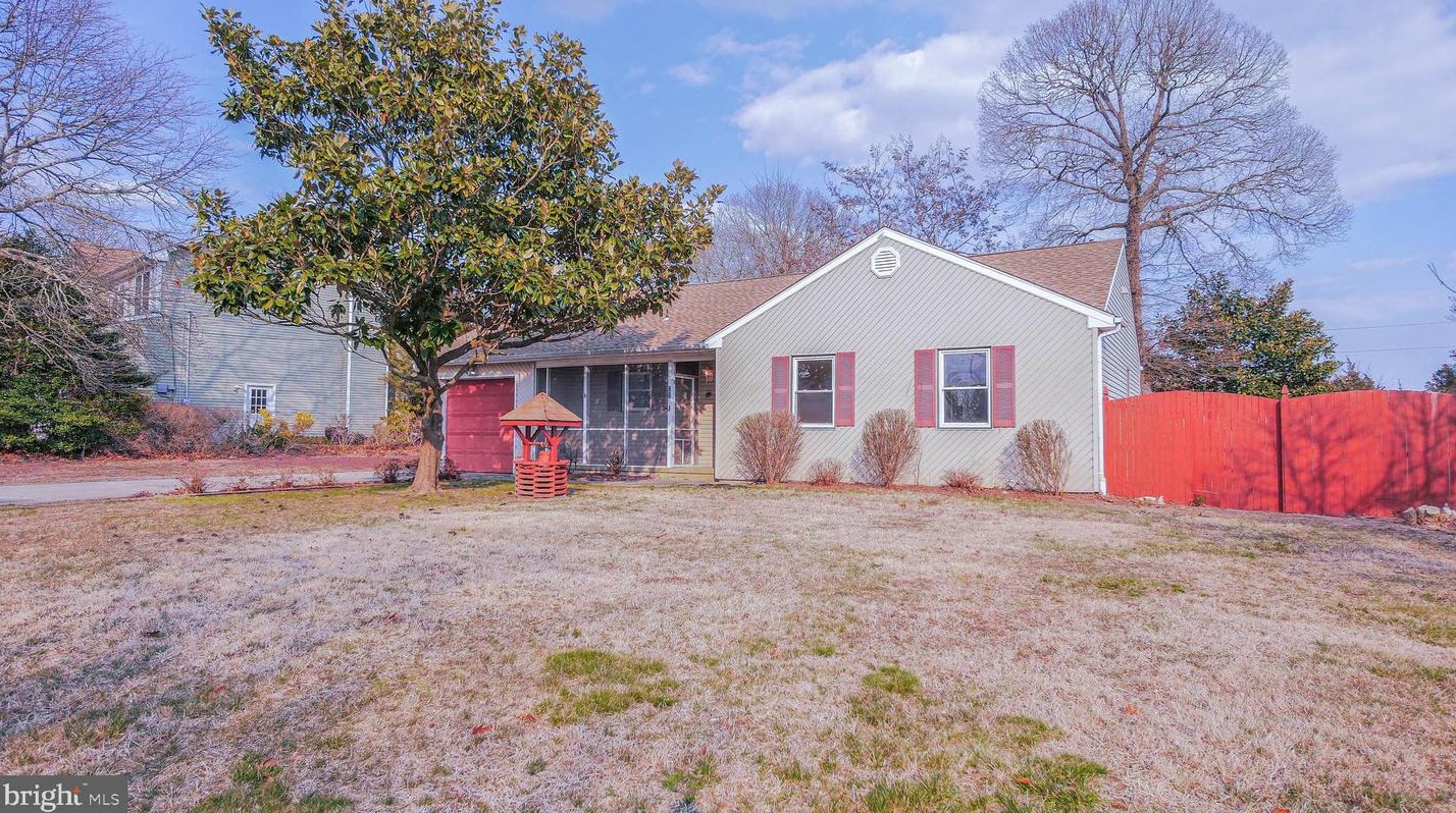 22 Colonial Dr, Tuckerton, NJ 08087-1921