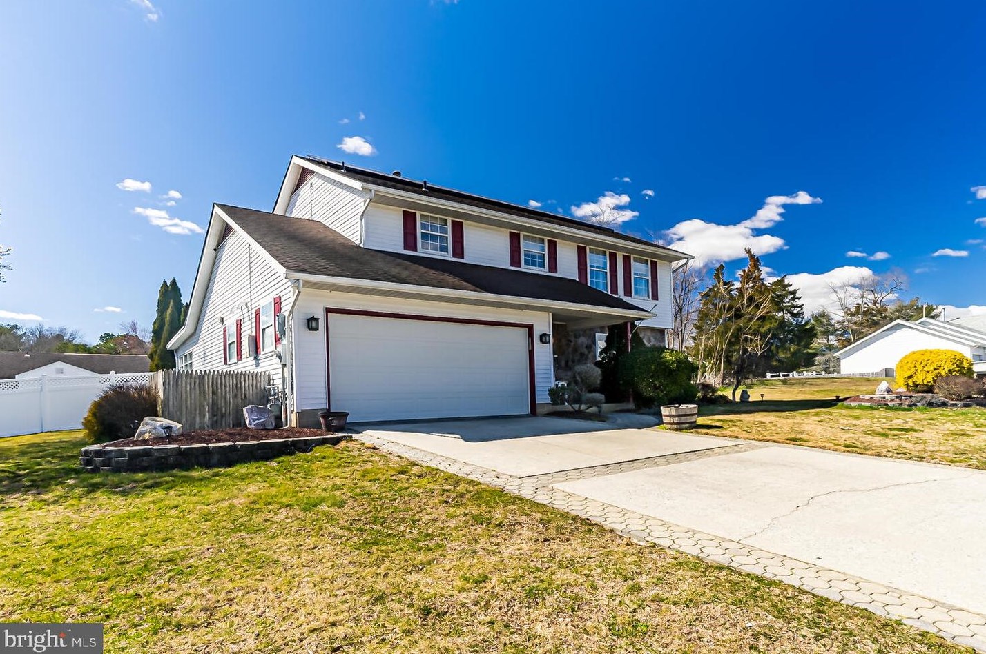 15 Hollybrook Dr, Tuckerton, NJ 08087-1846