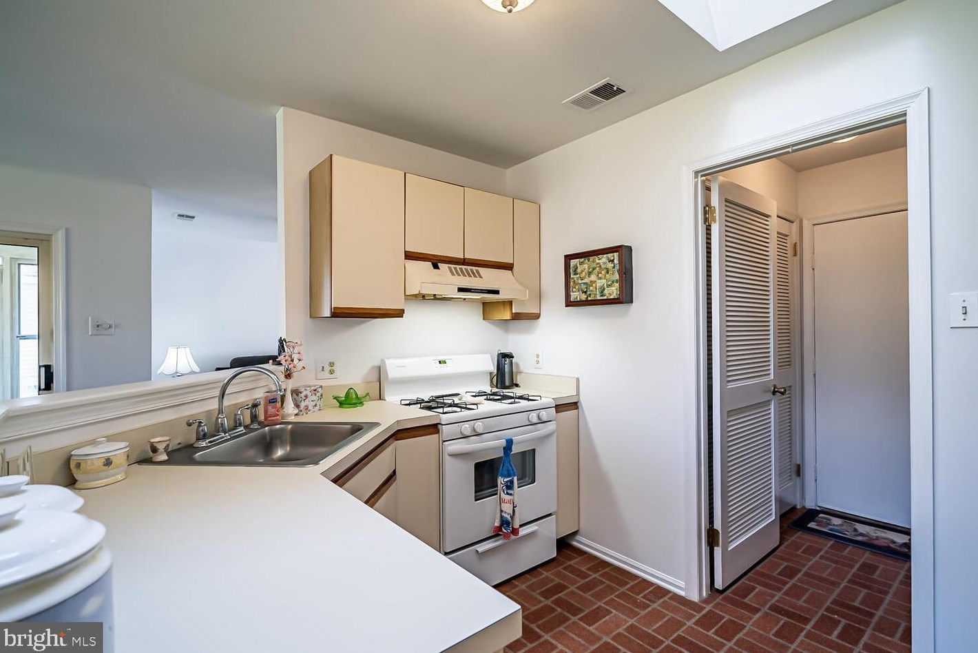 220 Mohican Ln, Tuckerton NJ  08087-1337 exterior