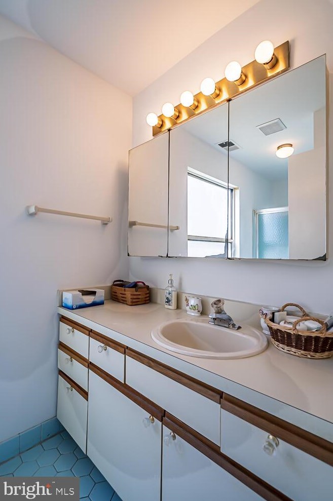 220 Mohican Ln, Tuckerton NJ  08087-1337 exterior