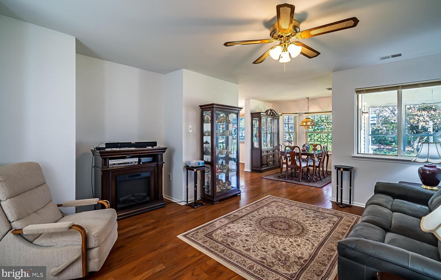 220 Mohican Ln, Tuckerton NJ  08087-1337 exterior