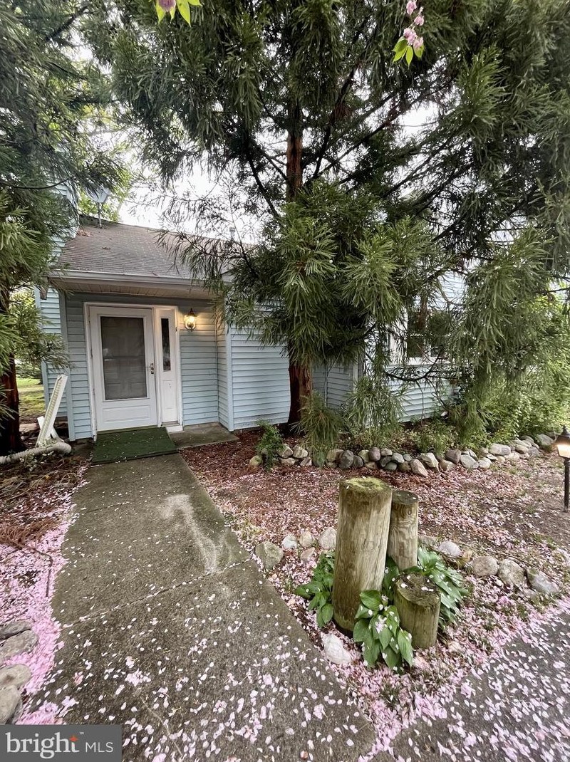 1 Ketch Ct, Tuckerton, NJ 08087