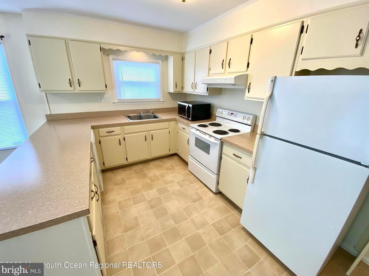 109 Bonaire Dr, Toms River NJ  08757-3826 exterior