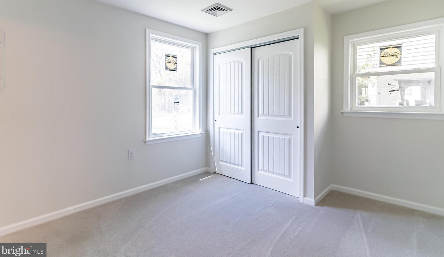 71 Admiral Dr, Tuckerton NJ  08087-2802 exterior